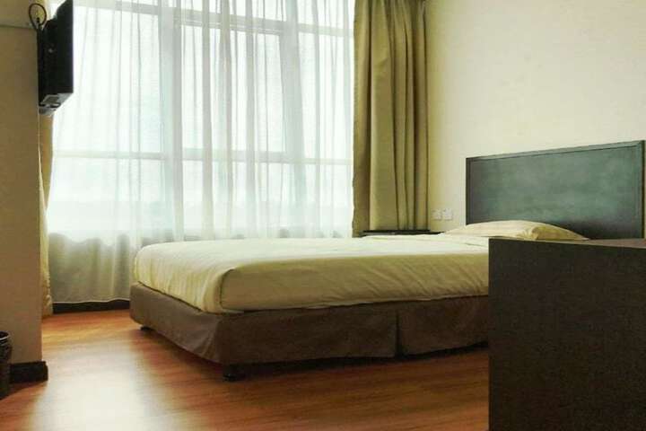 Room 10 of 13