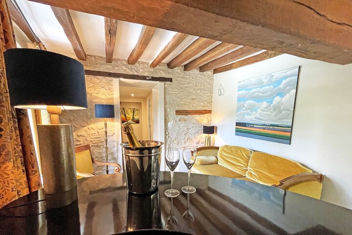 Room 35 of 76