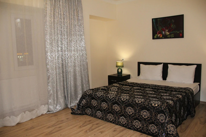 Room 4 of 9