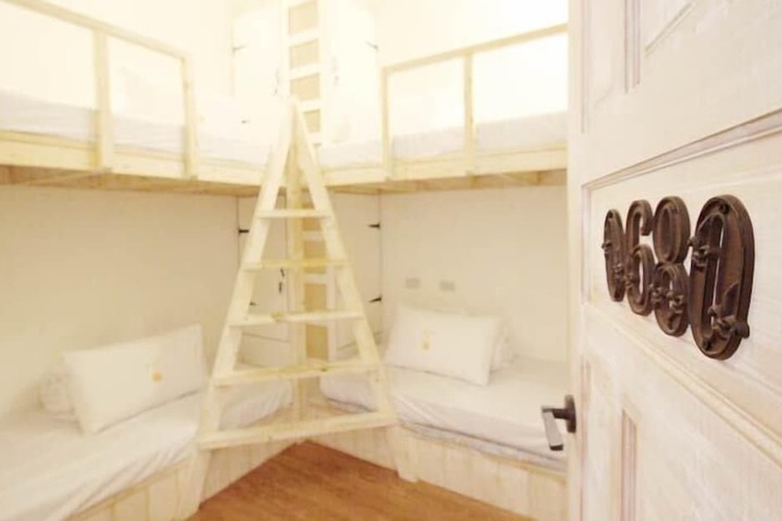 Room 13 of 35