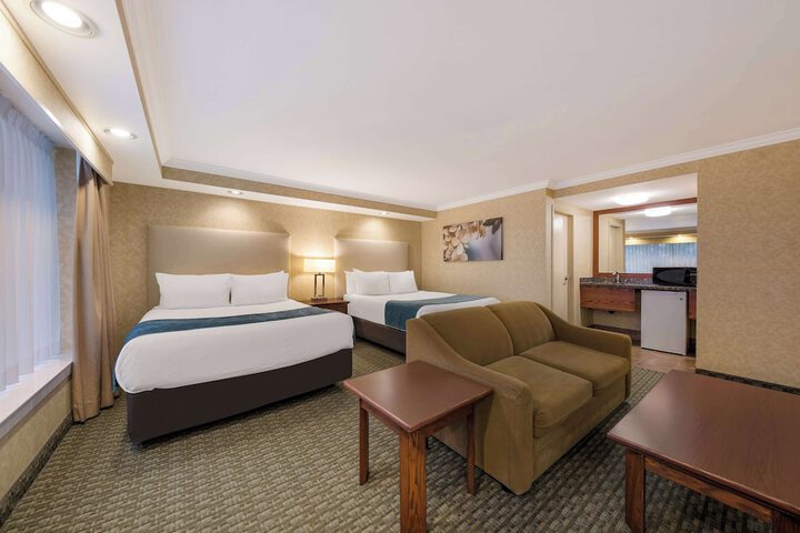 1 Queen Bed (7 of 32)