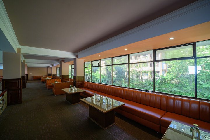 Lounge 55 of 70