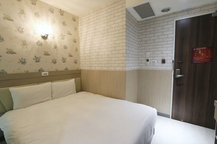 Room 30 of 99