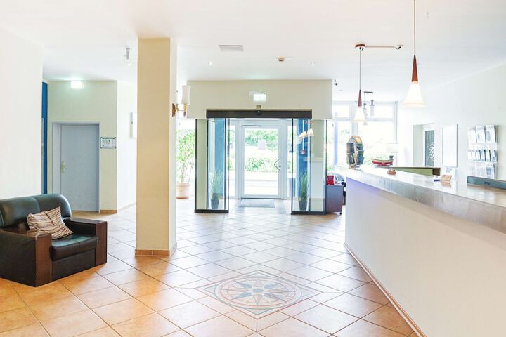 Entrance & Lobby