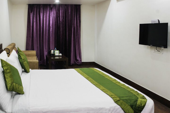 Room 9 of 34