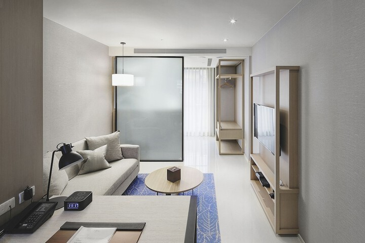 Room 33 of 66