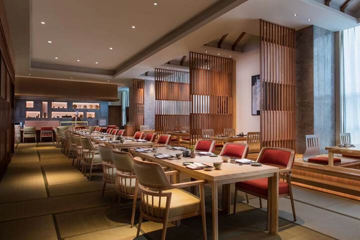 Dining 80 of 110