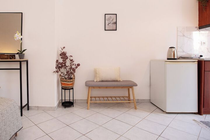 Room 4 of 73
