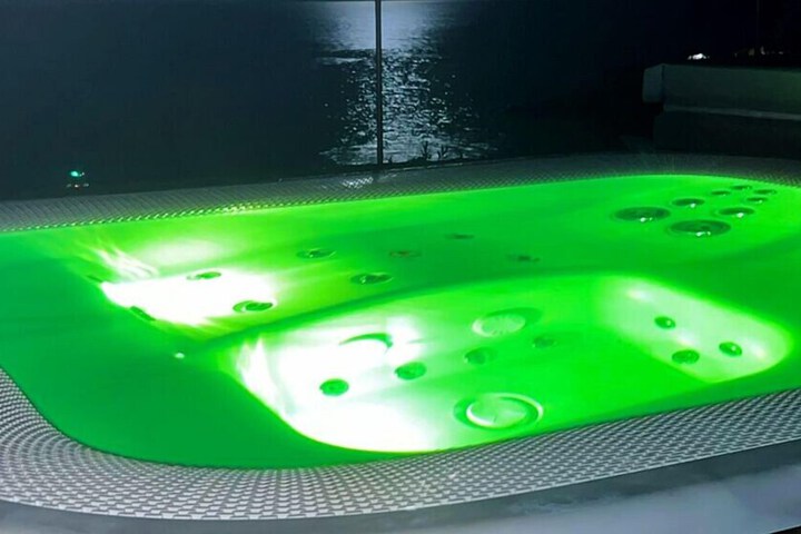 Hot Tub 20 of 28