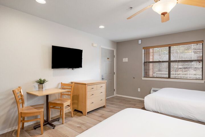 Room 43 of 220