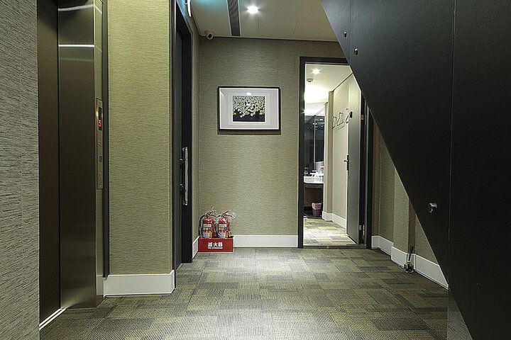 Ballroom/Hall 34 of 35
