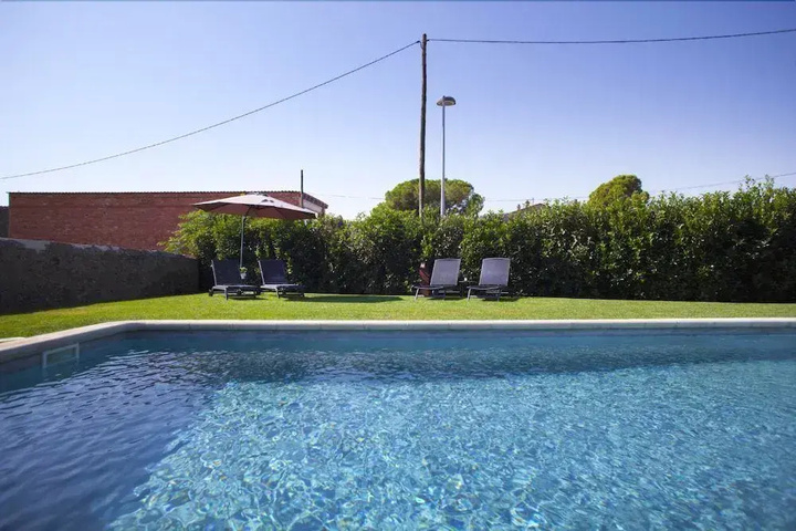 Pool 14 of 20