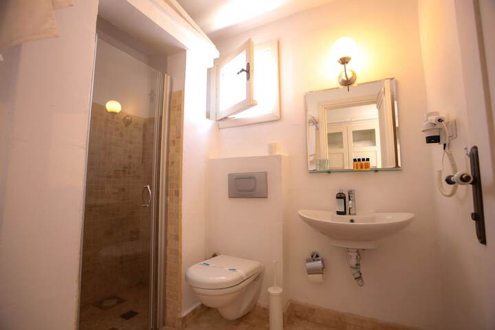 Room 20 of 32