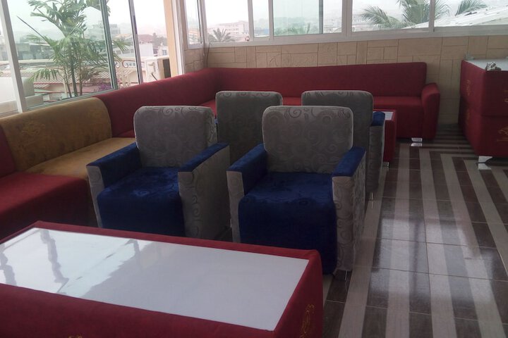 Lounge 26 of 39