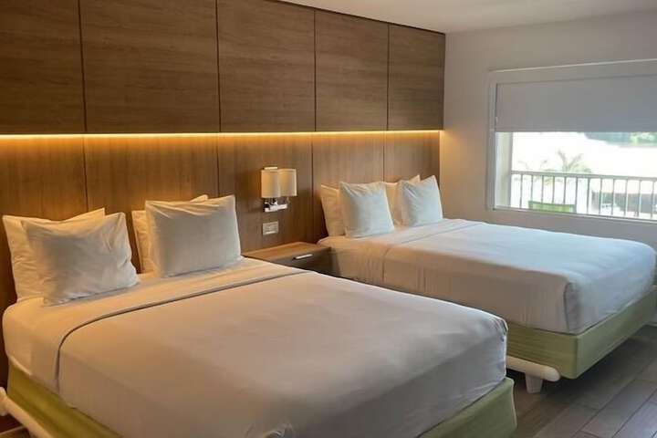 Room 6 of 90