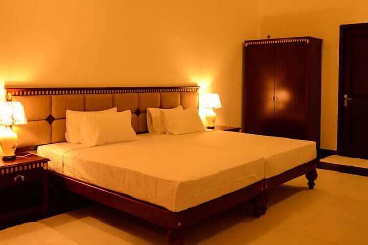 Room 10 of 38