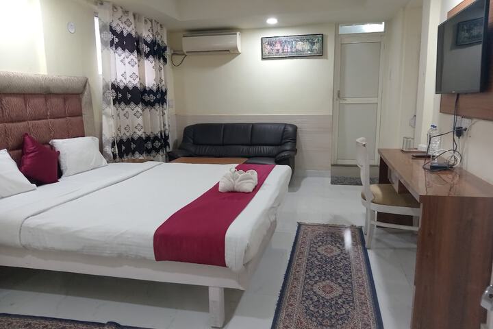 Room 8 of 17