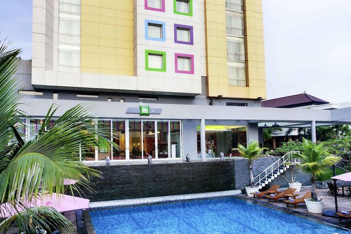 Pool Hotel
