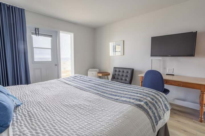 Room 8 of 18