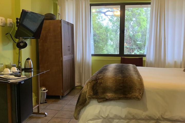 Room 73 of 143