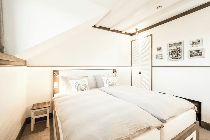 Room 4 of 82
