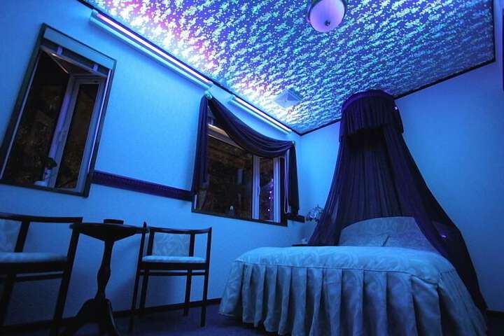 Room 10 of 38