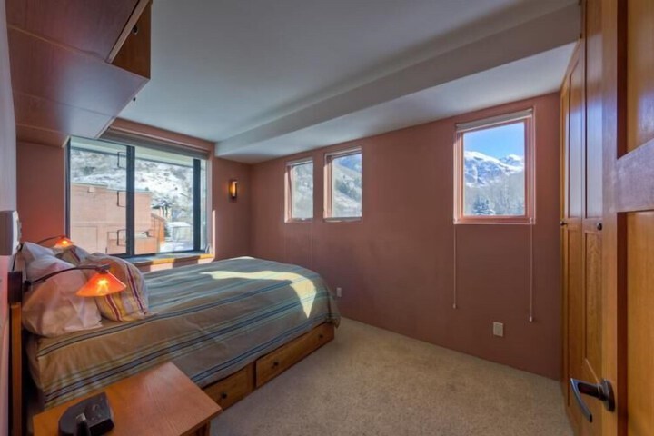 Room 2 of 15
