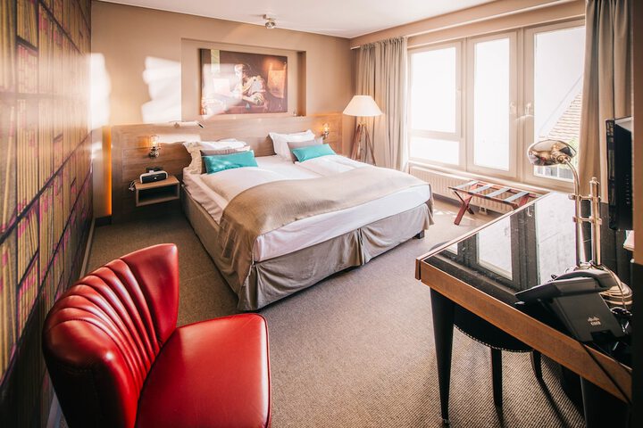 Room 68 of 104