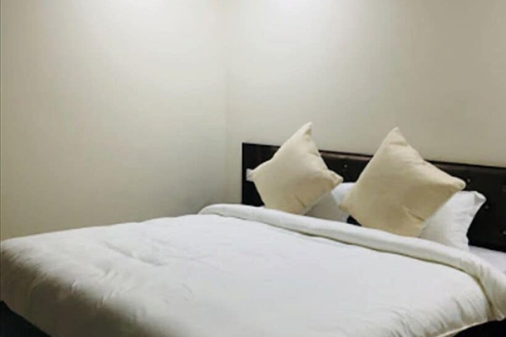 Room 5 of 11