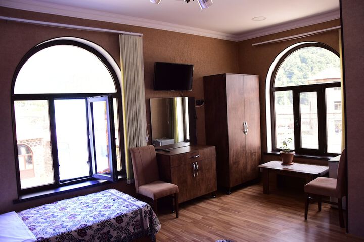 Room 11 of 15