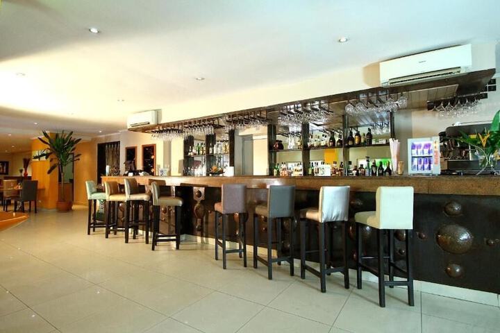 Lounge 79 of 110