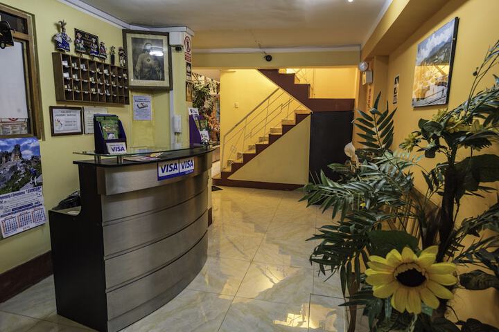 Check-in/check-out kiosk
