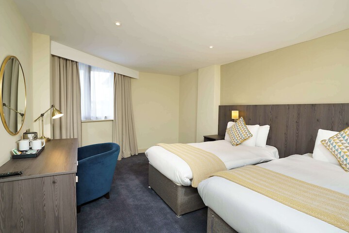 Room 38 of 295
