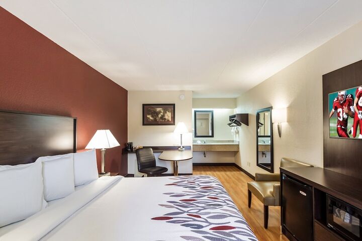 Superior Room 1 King Bed (5 of 12)