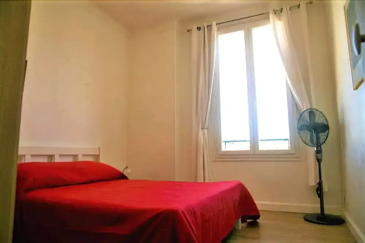 Room 4 of 8