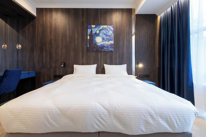 Room 52 of 98