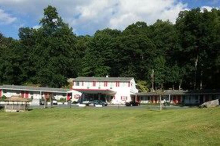 Exterior of Colony House Motel