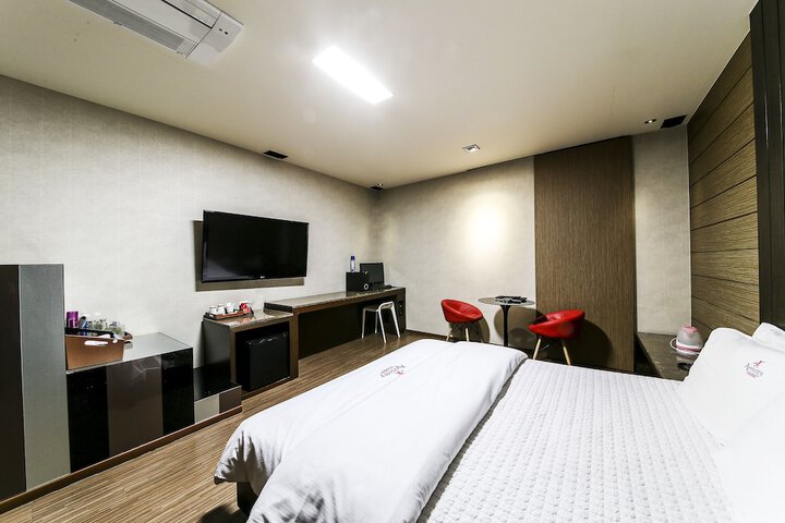 Room 17 of 95