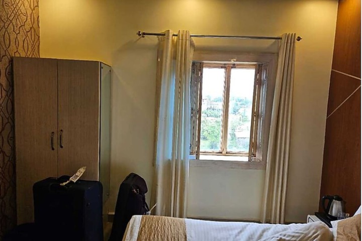 Room 11 of 14