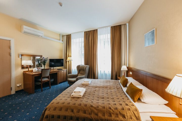 Room 55 of 122