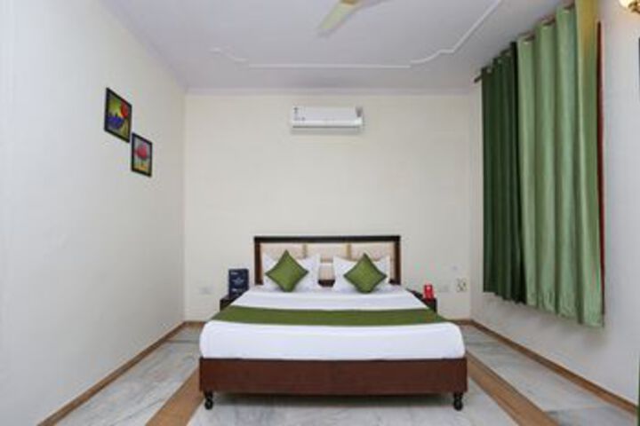 Room 15 of 30