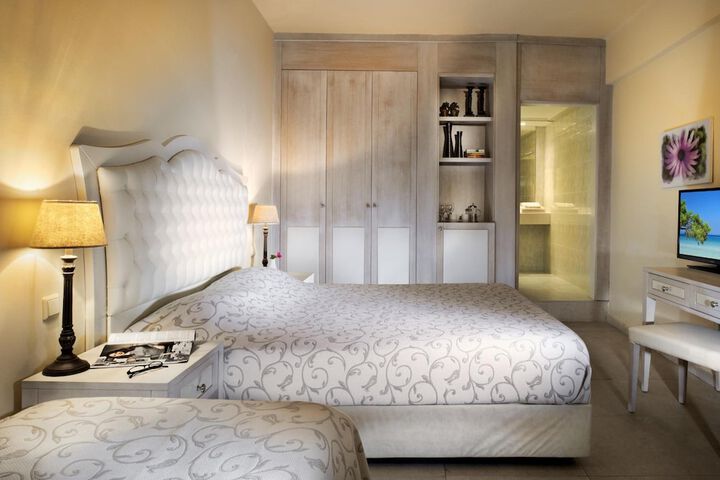 Room 6 of 49