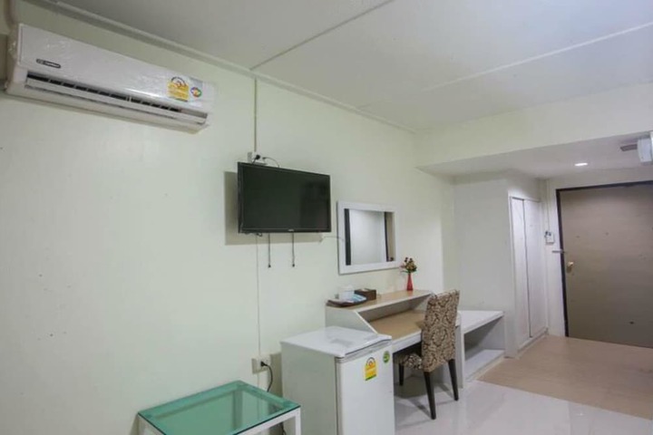 Room 10 of 42