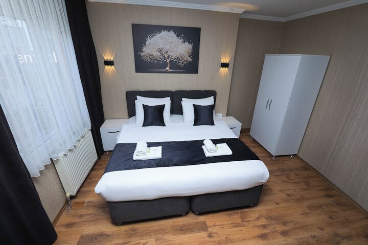 Room 12 of 18
