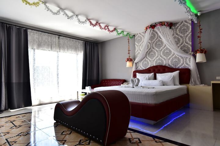 Room 2 of 58