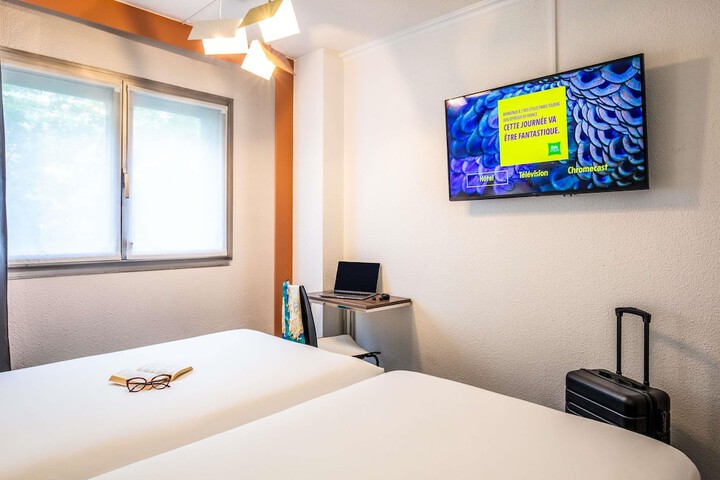 Room 44 of 125