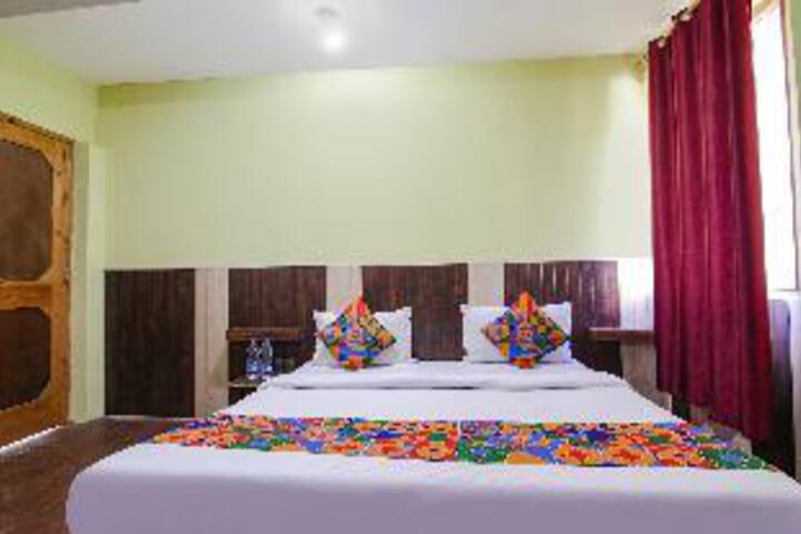 Room 10 of 33