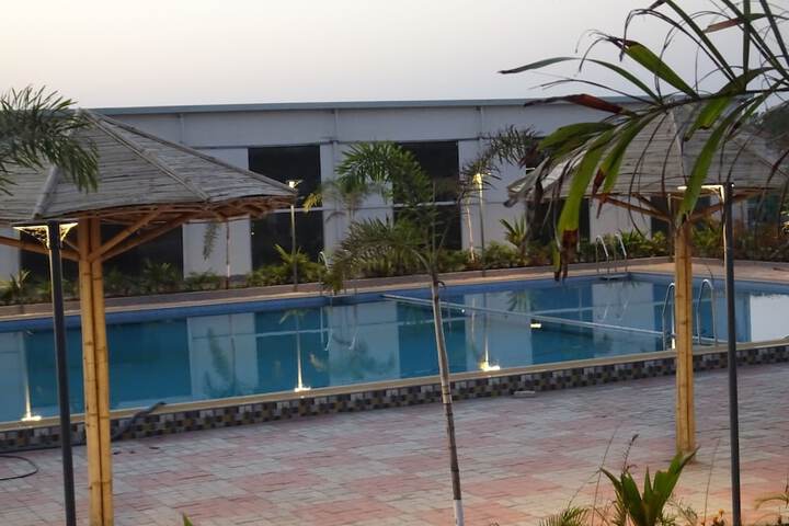 Pool 14 of 35