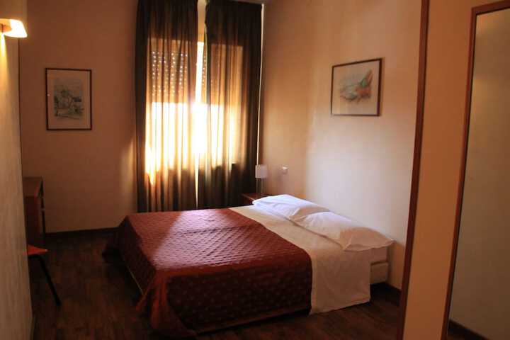Room 6 of 17