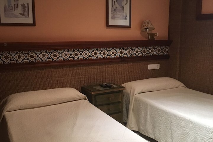 Room 12 of 27